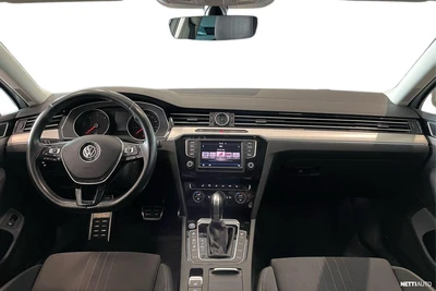 Volkswagen Passat 2017, photo 7/33