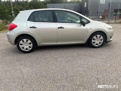 Toyota Auris 1,4 VVT-i Linea Terra 5ov 2008, photo 2/12