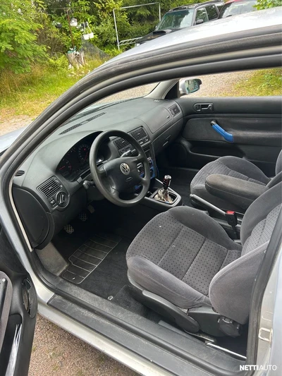 Volkswagen Golf 1,6 74 kW Firstline 3d 1998, kuva 5/5