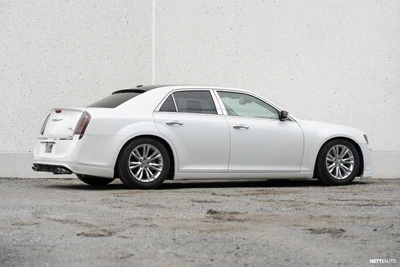 Chrysler 300 300C Sport 5.7 HEMI V8 2011, photo 3/18