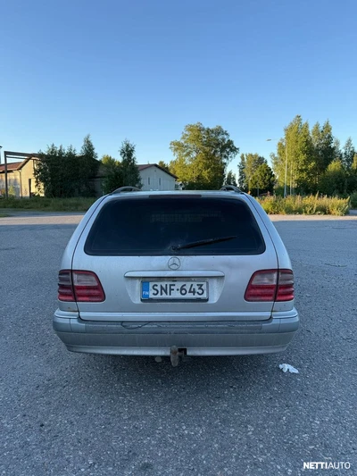 Mercedes-Benz 220 2003, kuva 4/11