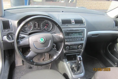 Skoda Octavia 1,6 TDI Elegance 2011, photo 6/10
