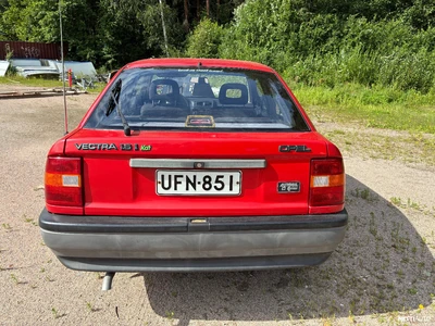 Opel Vectra Hatchback 1,6i GL 5d 1992, kuva 5/14