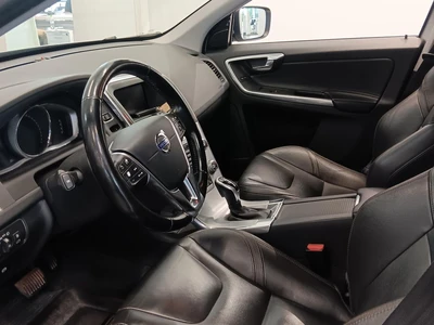 Volvo XC60 2017, photo 3/4