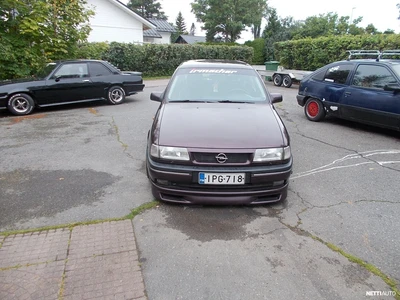 Opel Vectra 2,5 cdx 1995, kuva 2/4