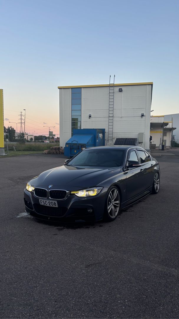 BMW 330