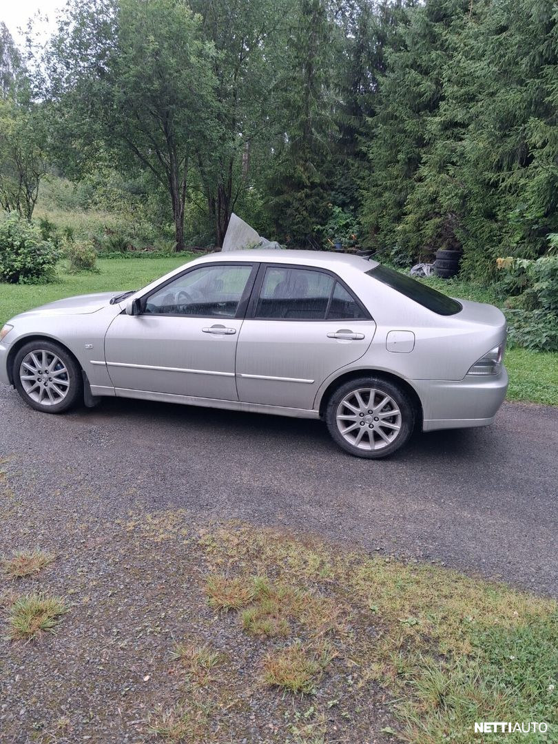 Lexus IS