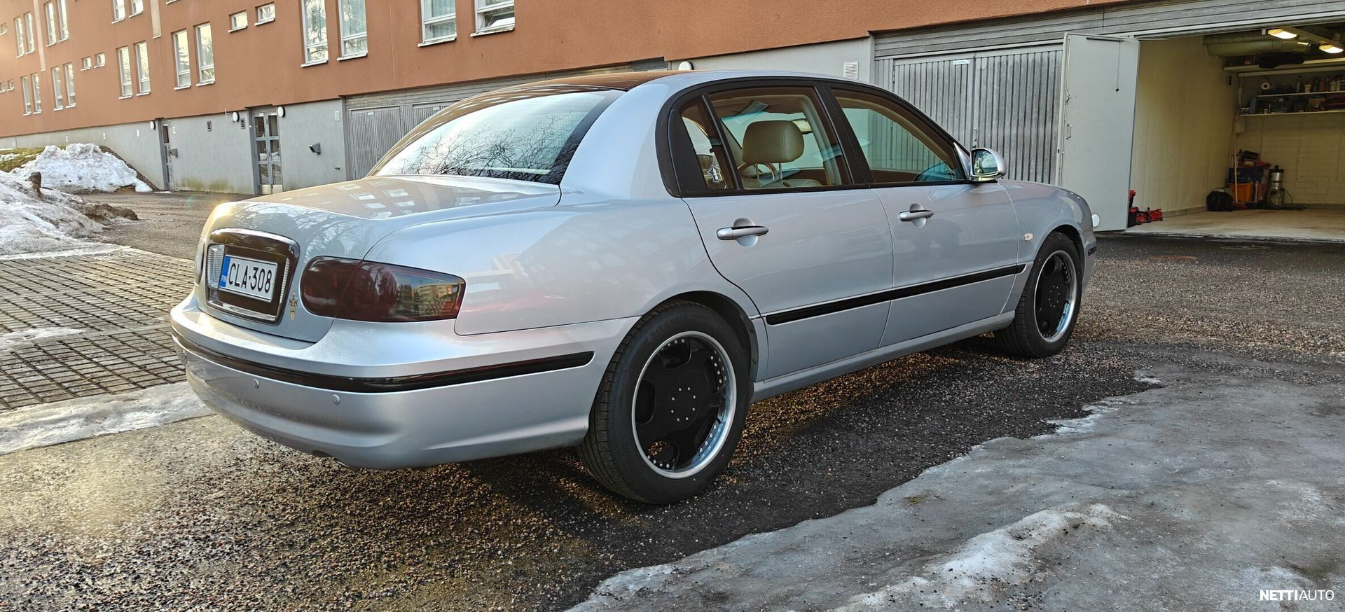 Kia Opirus