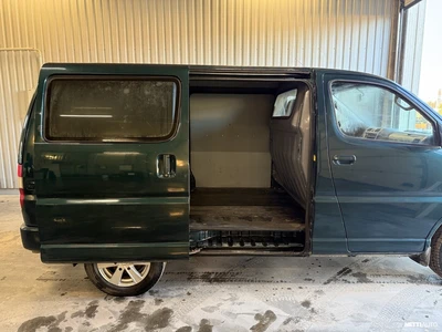 Toyota Hiace 2007, photo 6/17