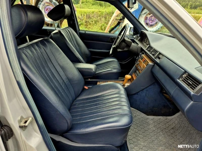 Mercedes-Benz E 1986, photo 7/11