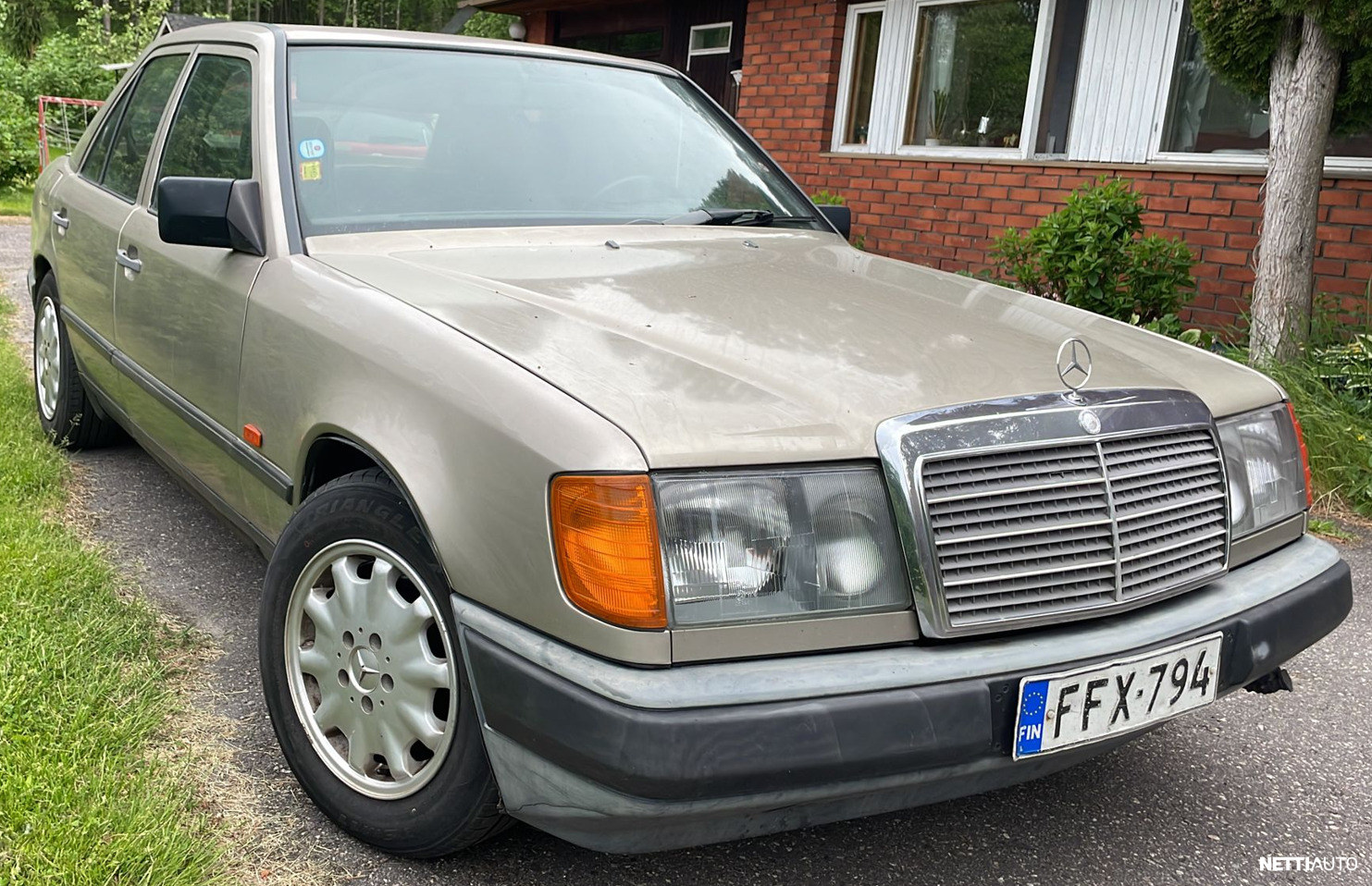 Mercedes-Benz E 200