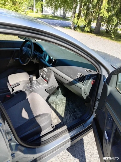 Opel Vectra 2.2 2005, kuva 3/8