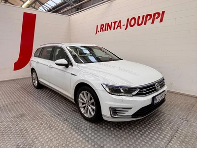 Volkswagen Passat 2018, photo 1/15