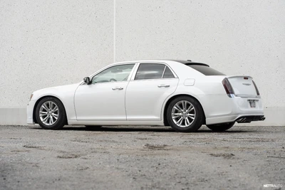 Chrysler 300 300C Sport 5.7 HEMI V8 2011, photo 1/18