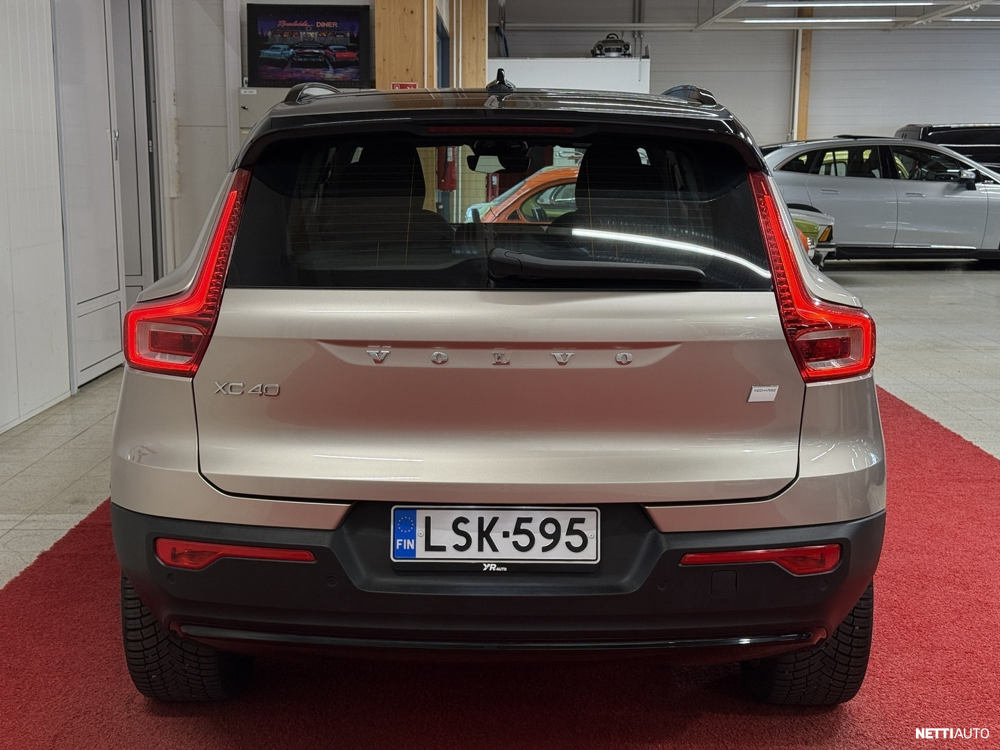Volvo XC40 2023, photo 6/23