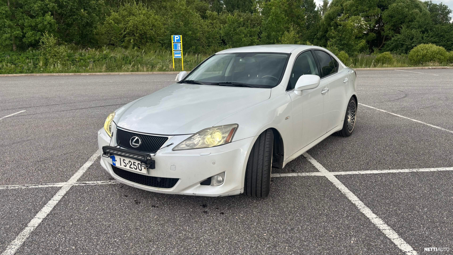 Lexus IS