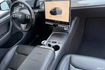 Tesla Model Y Performance 2023, kuva 4/8