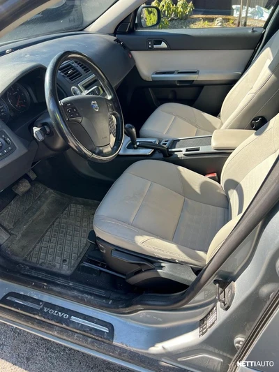 Volvo V50 2,0D (136 hv) Momentum aut 2008, kuva 4/6