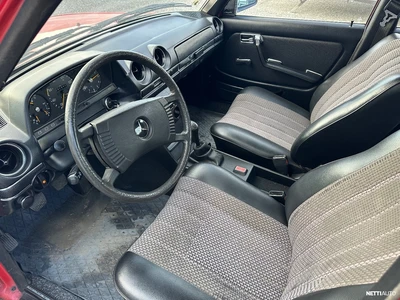 Mercedes-Benz 123 220D 1977, photo 6/12