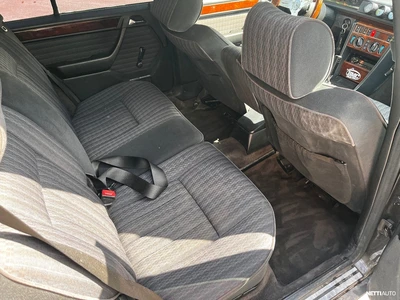 Mercedes-Benz 300 1993, photo 7/8