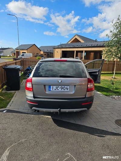Skoda Octavia Combi 1,8 TSI 4X4 Scout 2010, kuva 7/12