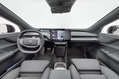 Volvo EX60 P10 AWD Plus 2026, photo 7/9