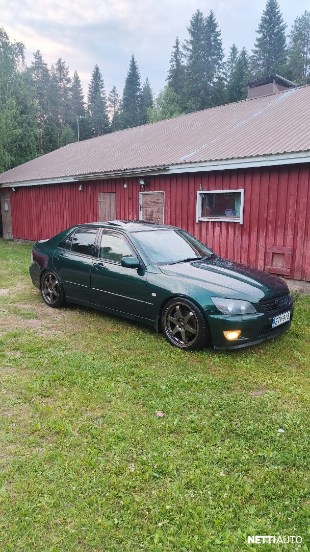 Lexus IS