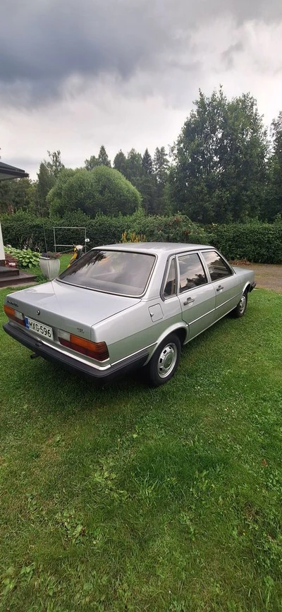 Audi 80 1981, kuva 3/13