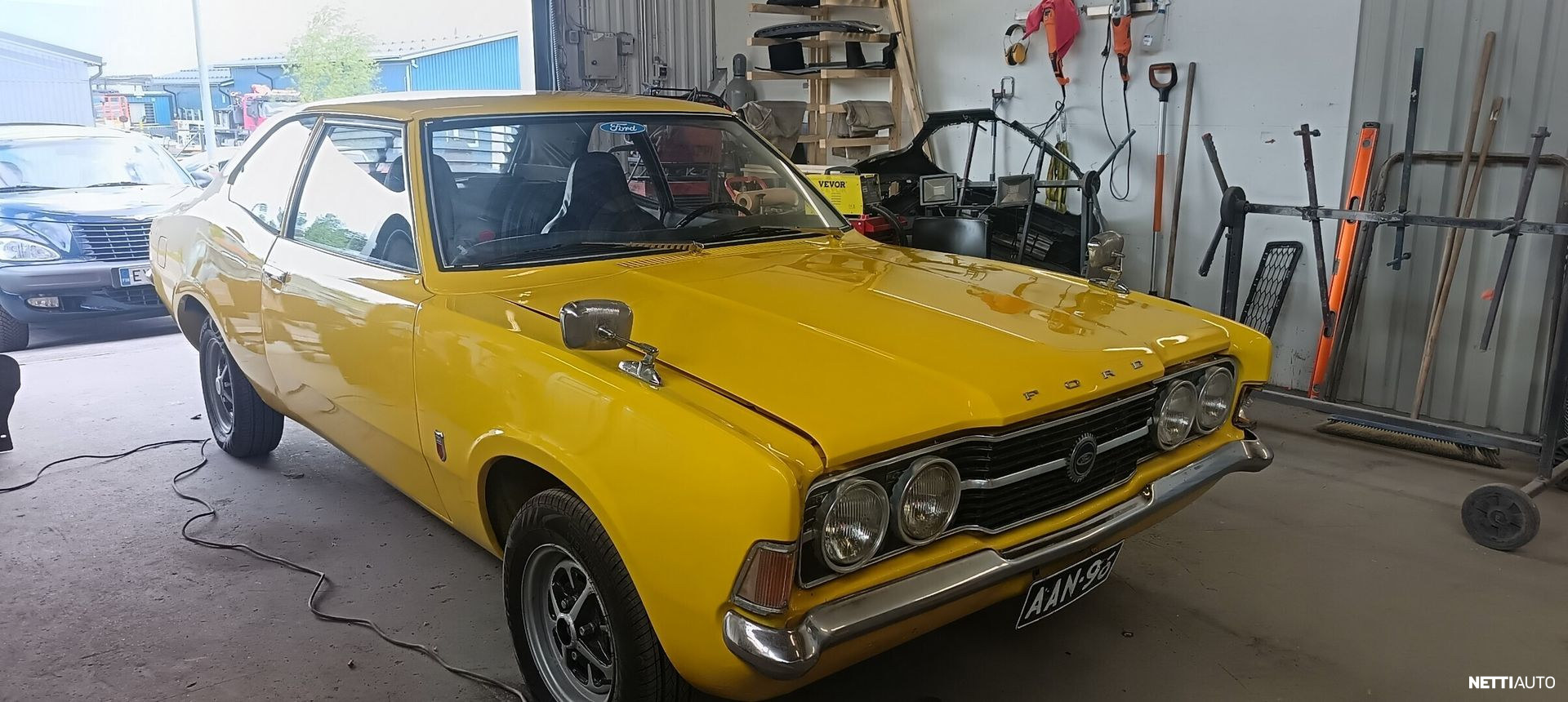 Ford Cortina