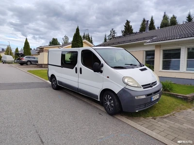 Opel Vivaro Combi L2H1 1,9 CDTI (100hv) 2003, kuva 3/5