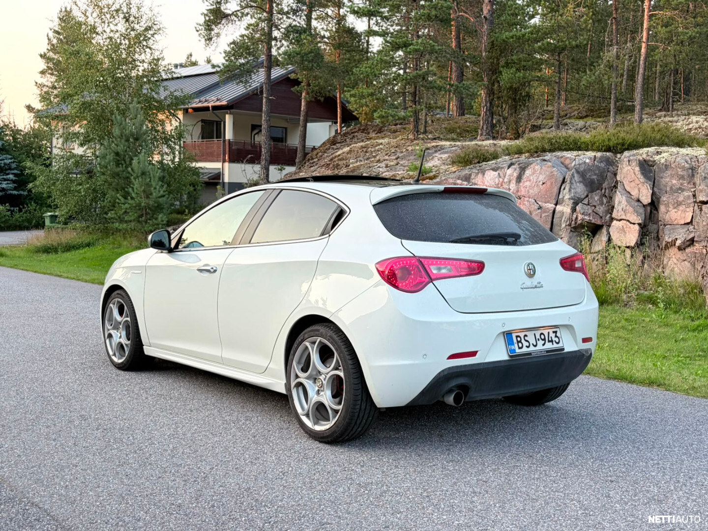 Alfa Romeo Giulietta 2011, kuva 4/8