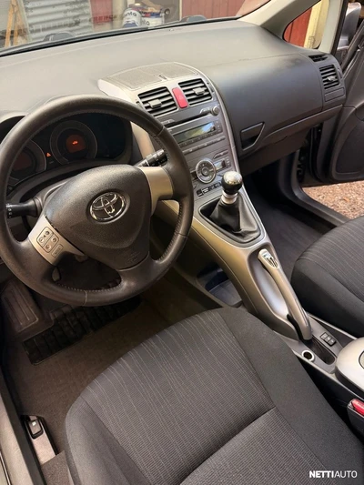 Toyota Auris 2009, kuva 6/8