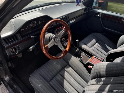 Mercedes-Benz 300 1993, photo 5/8