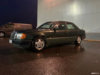 Mercedes-Benz E 1990, kuva 1/5
