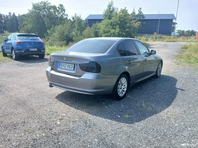 BMW 320 A E90 Sedan Business Comfort 2010, kuva 2/4