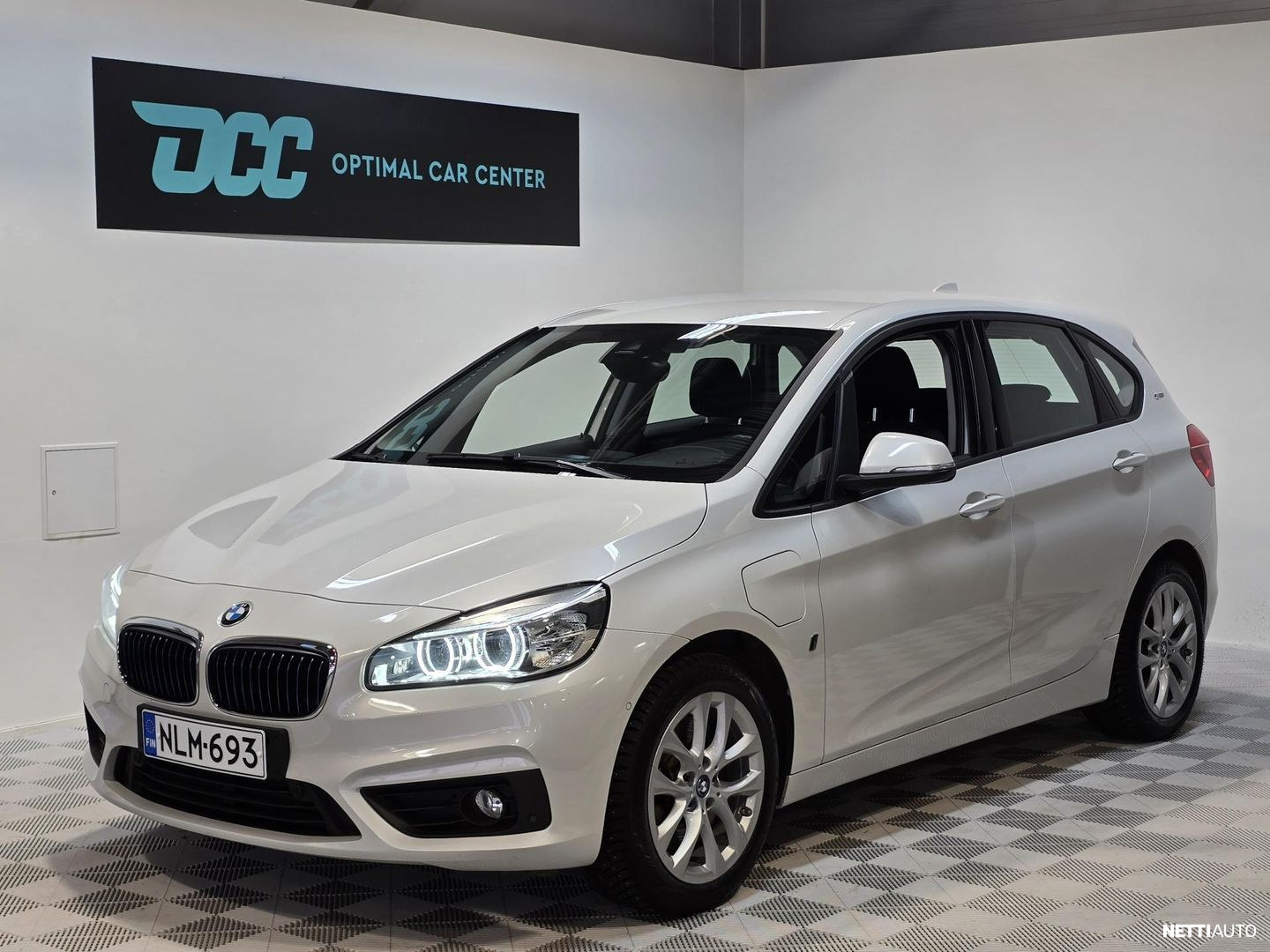 BMW 225