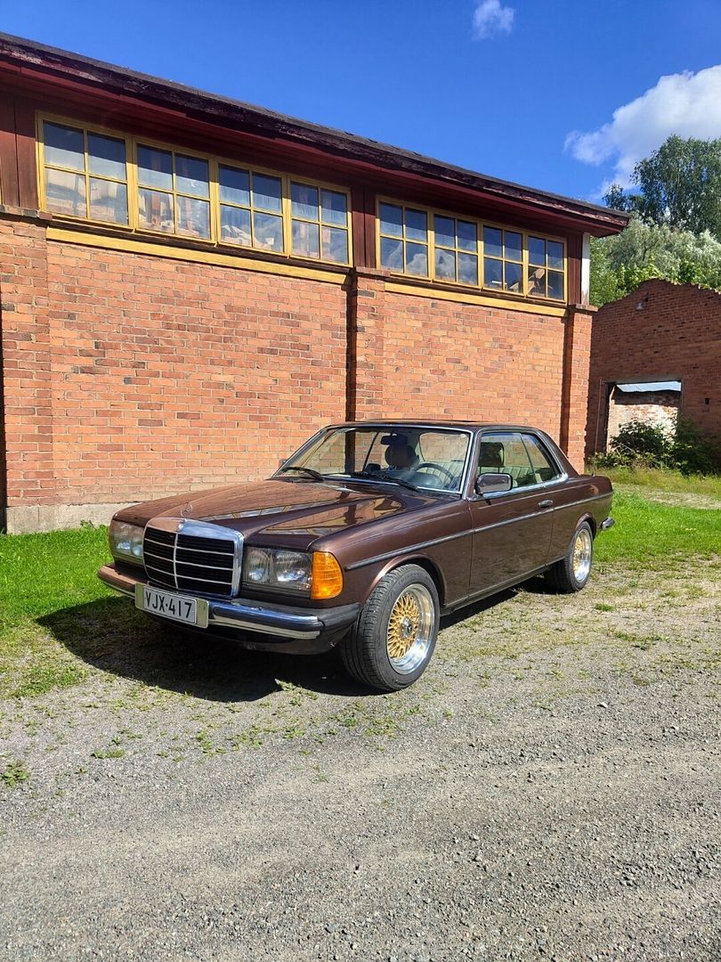 Mercedes-Benz 123