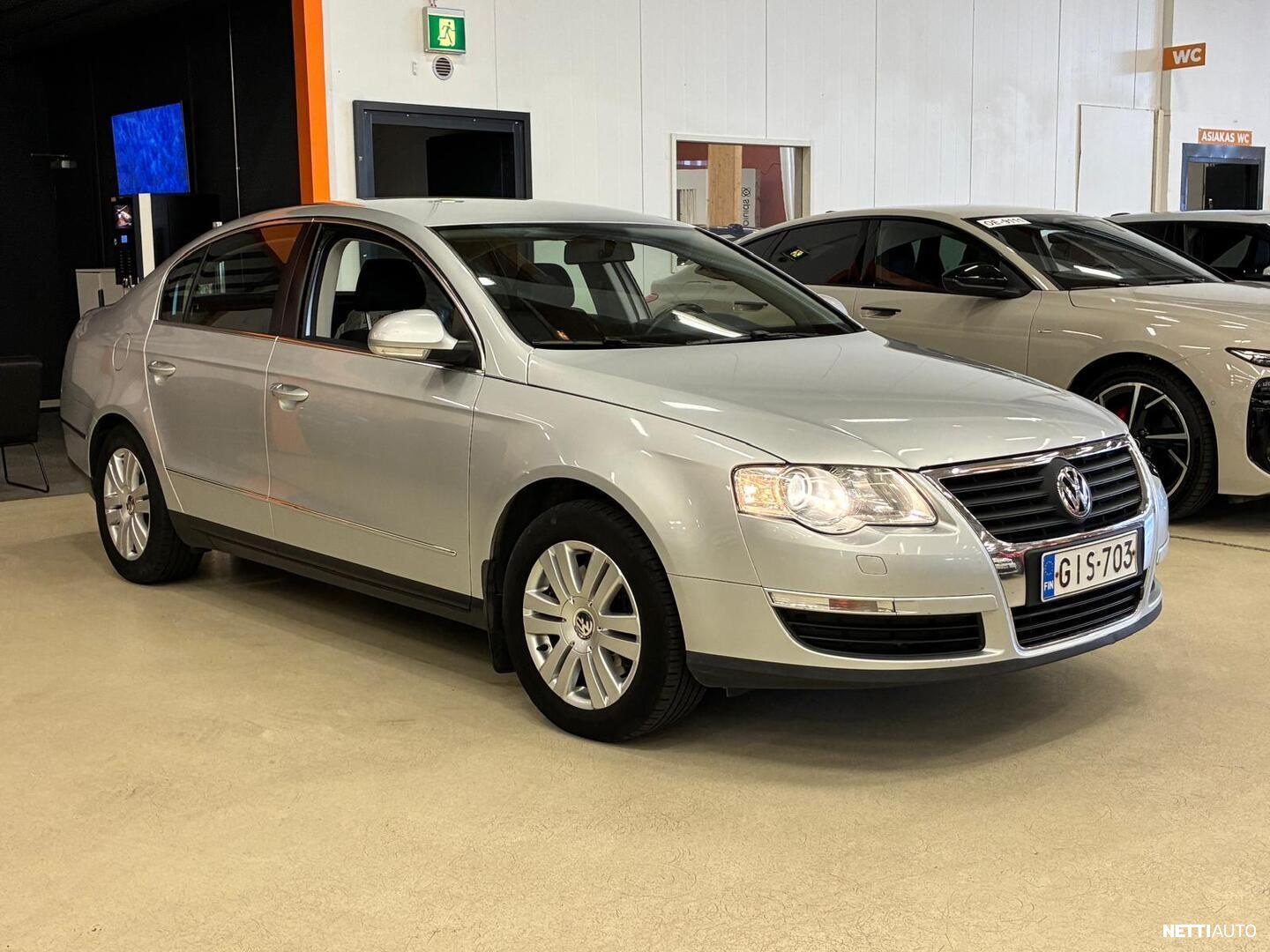 Volkswagen Passat 2010, photo 5/30