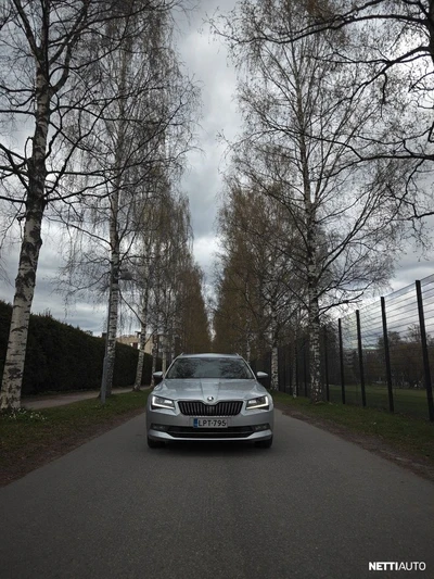 Skoda Superb 2018, photo 1/17