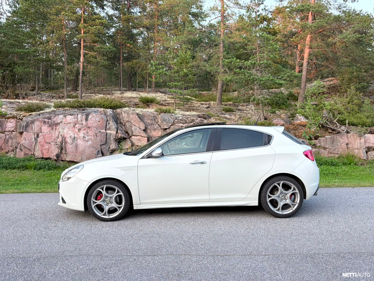 Alfa Romeo Giulietta 2011, kuva 3/8