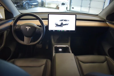 Tesla Model Y 2024, kuva 7/9