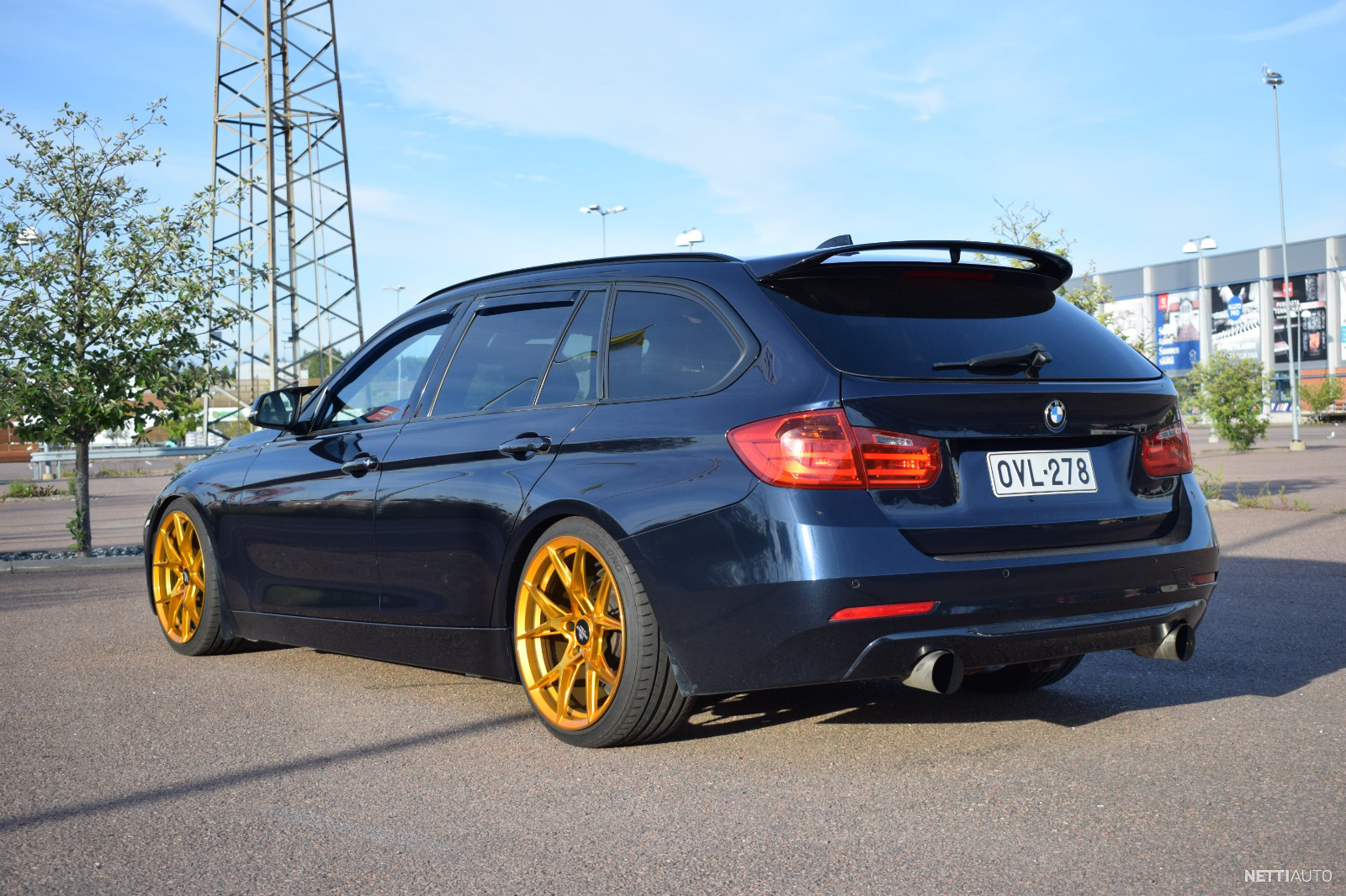 BMW 320