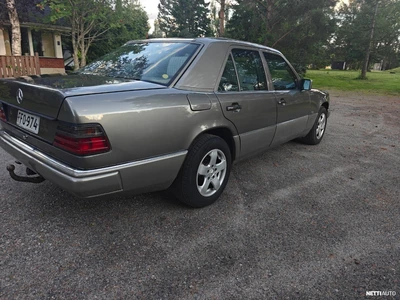 Mercedes-Benz E 250 1990, kuva 3/9