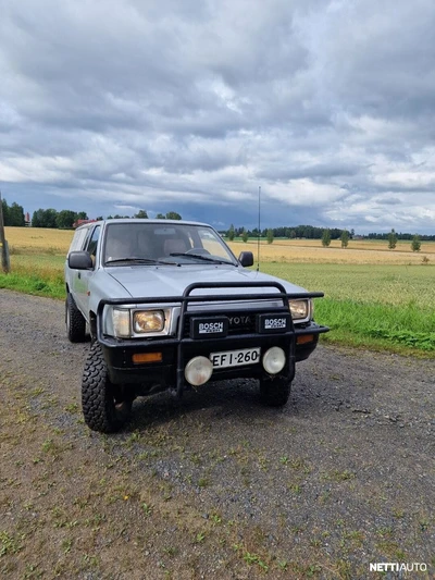 Toyota Hilux 1990, kuva 1/10