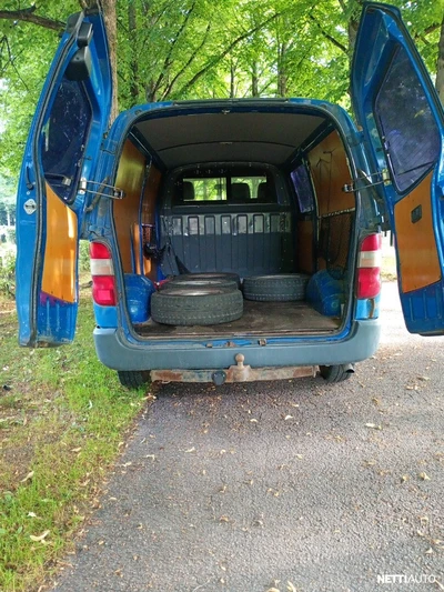 Toyota Hiace Pitkä ja matala 2002, photo 2/6