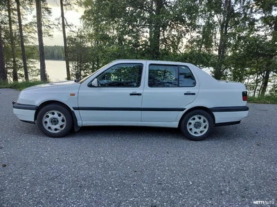 Volkswagen Vento 1996, photo 2/10