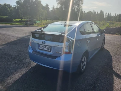 Toyota Prius PHEV Premium 2013, photo 4/10