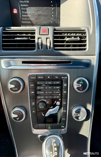 Volvo XC60 2016, photo 3/23