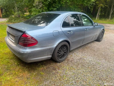 Mercedes-Benz E 2005, photo 1/7