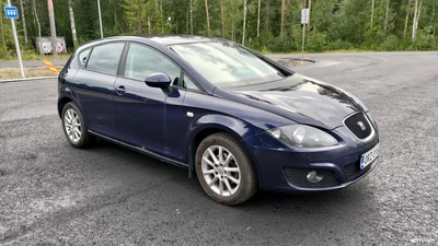 Seat Leon 1,6 TDI DPF CR Style 2010, kuva 7/11